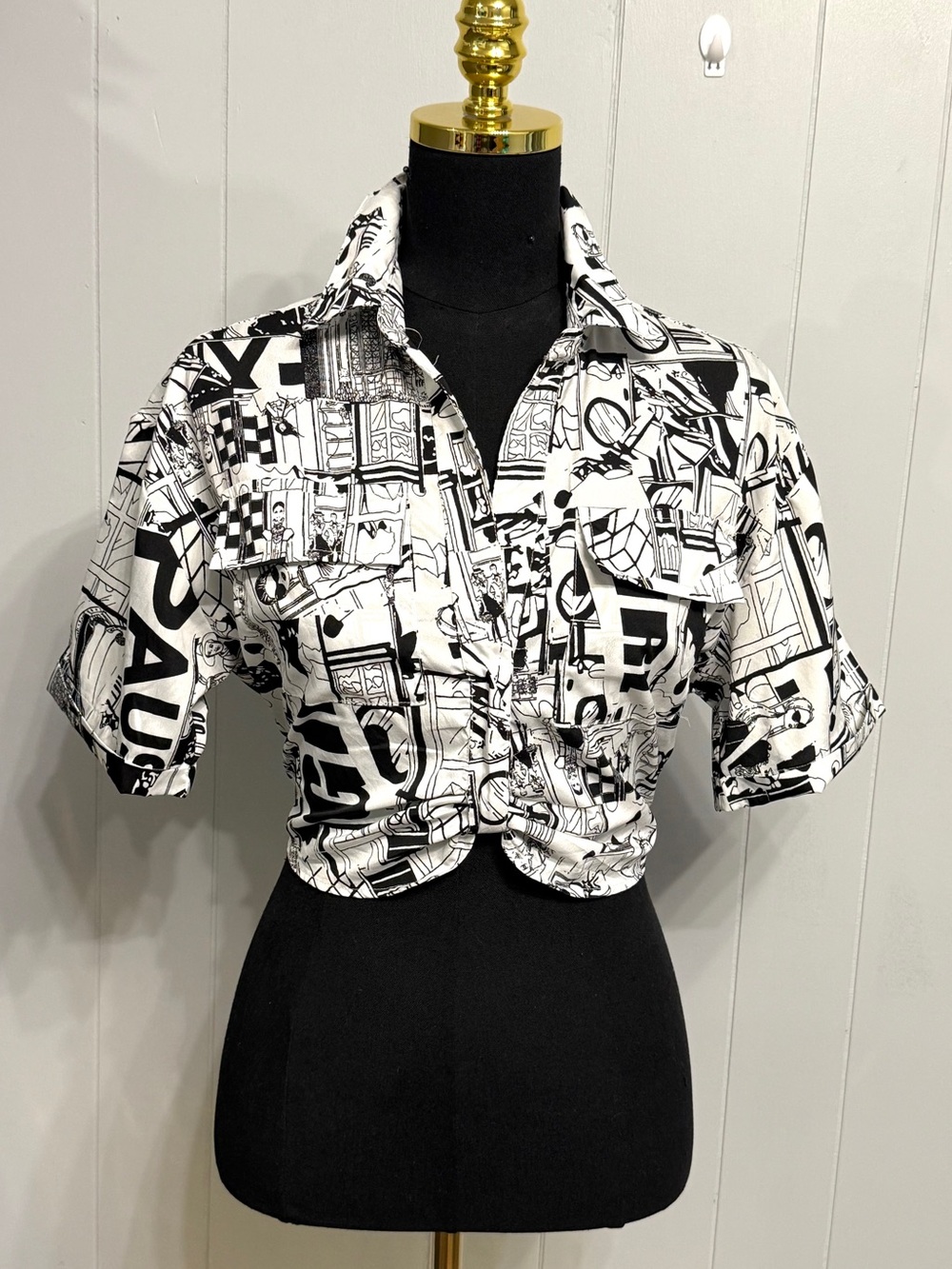 #12)  Black & White Graphic Print Short Sleeve Cropped Shirt